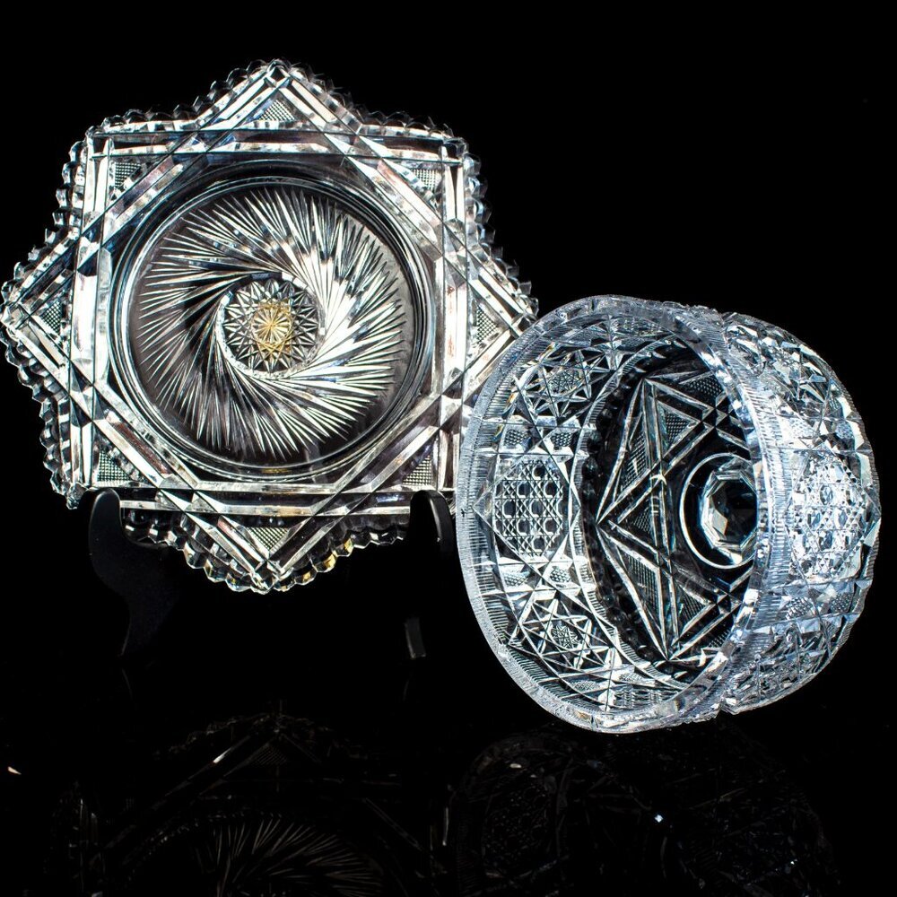 Vintage Crystal Butter Dish With Lid & Intricate Starburst Pattern - Picture 2 of 10
